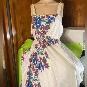 Vintage-Style Floral Sundress – Cottagecore Approved, Picnic Ready